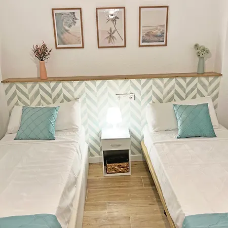 Apartamento Coqueto Con Piscina, Nuevo A 50m Del Mar, Parking Gratis *