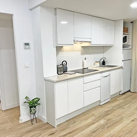Apartamento Coqueto Con Piscina, Nuevo A 50m Del Mar, Parking Gratis *